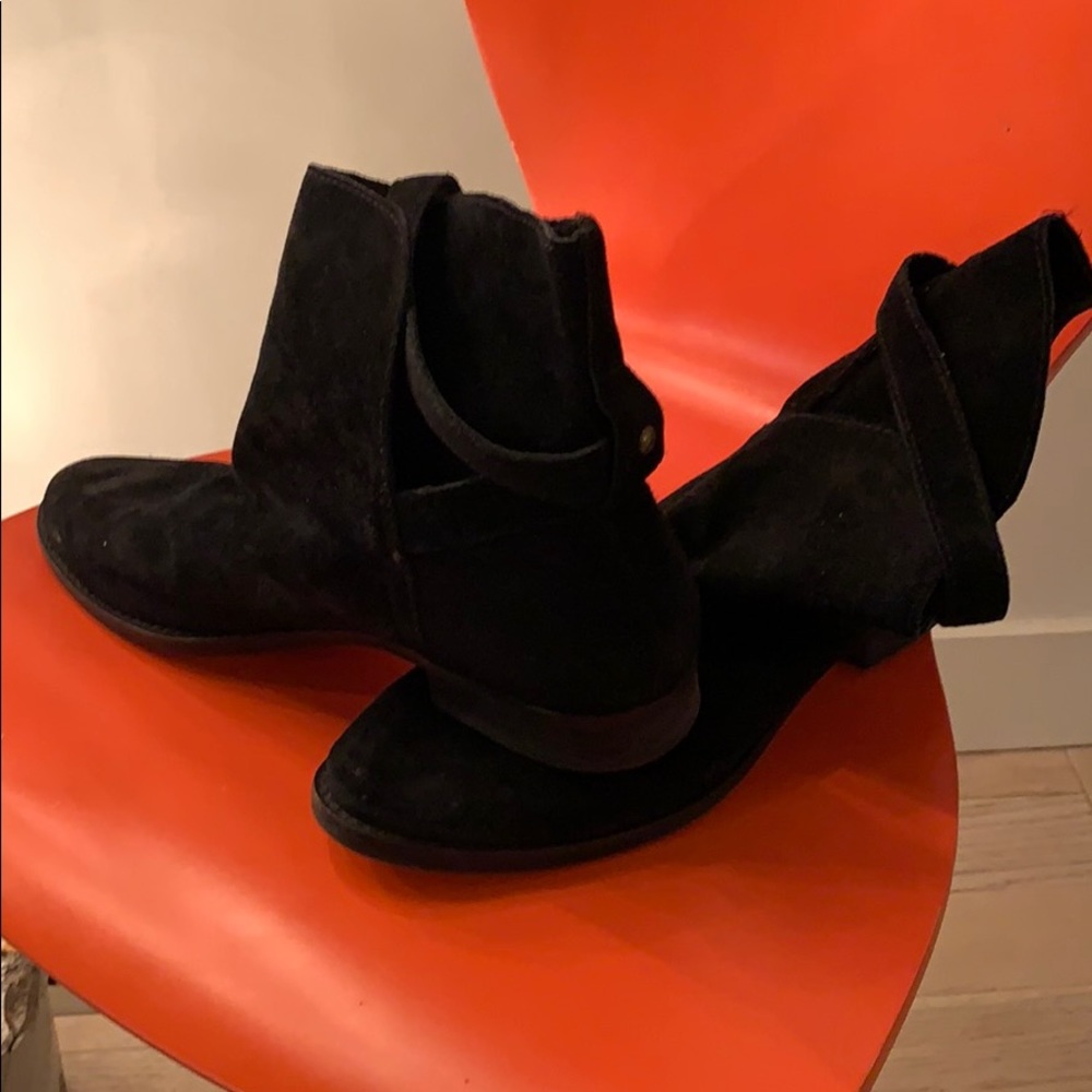 Mini suede boots